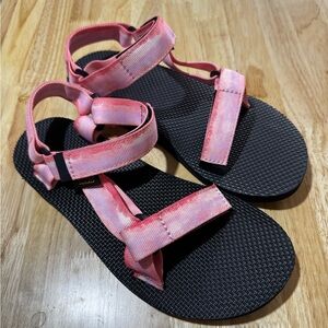 New! Teva Women’s Sandals – Size 7 – Multicolor Straps
